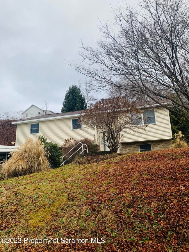 145 8th St, Olyphant, PA 18447 - photo 4