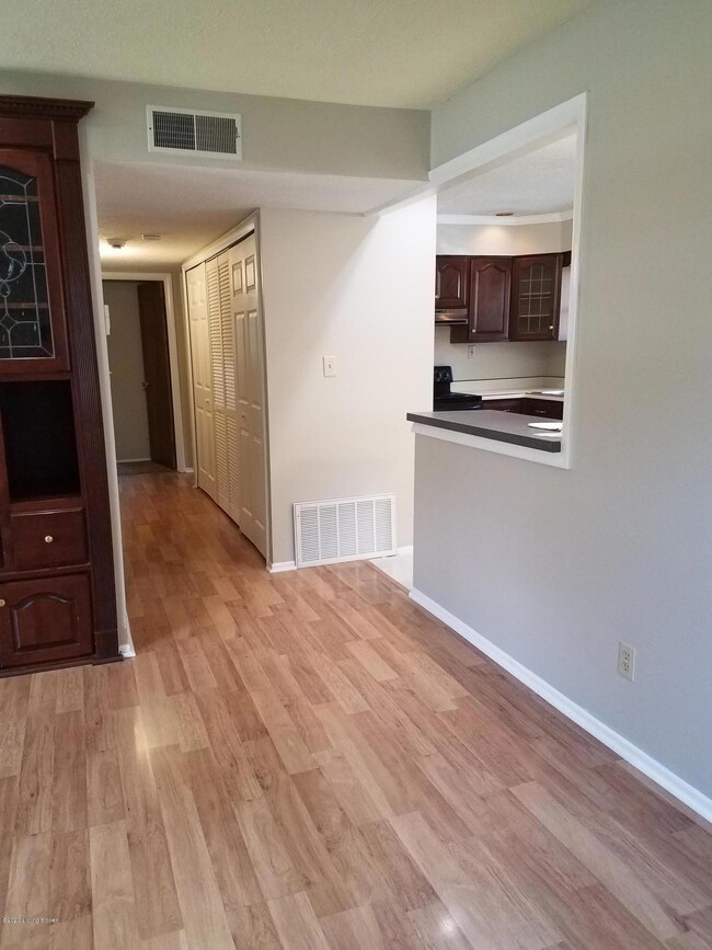 7711 Rochelle Rd, Louisville, KY 40228 - photo 4