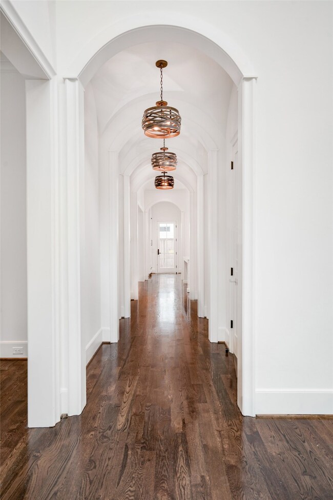 1718 Cherryhurst St, Houston, TX 77006 - photo 5