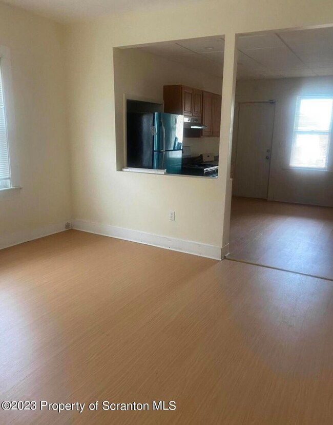 608 W Locust St, Scranton, PA 18504 - photo 6