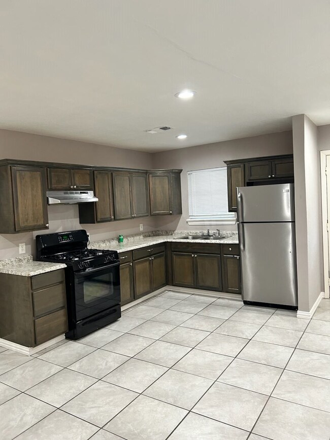 5918 Annunciation St, Houston, TX 77016 - photo 2