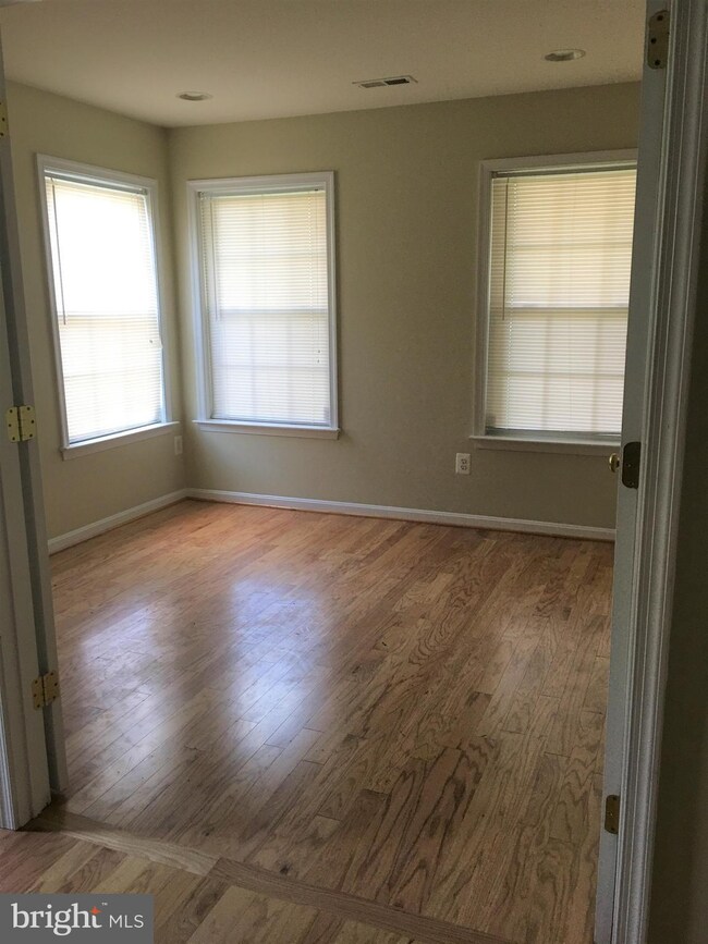 20389 Fallsway Terrace, Sterling, VA 20165 - photo 7