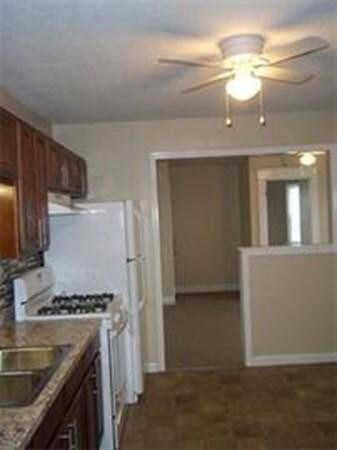 268 Hampden St unit 3L, Chicopee, MA 01013 - photo 4