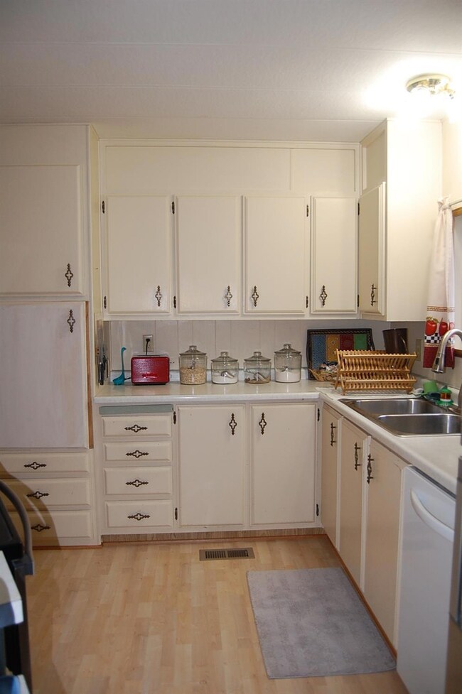 328 Beechwood Dr unit A, Grants Pass, OR 97526 - photo 7