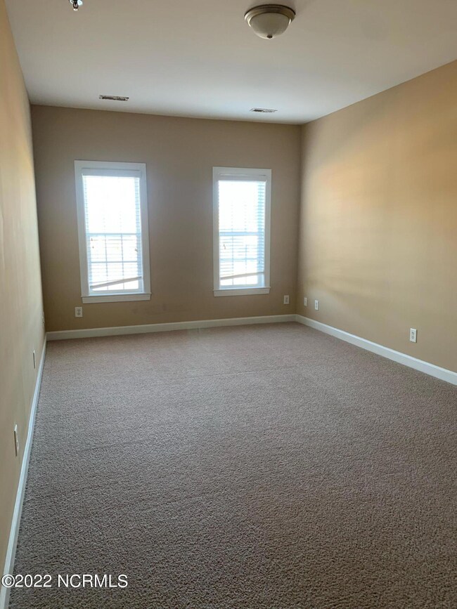 69264211860--31851B69-6C3F-42D9-84C2-49A