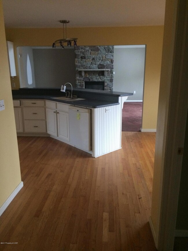 39 Pawnee Ave, Hazleton, PA 18202 - photo 3