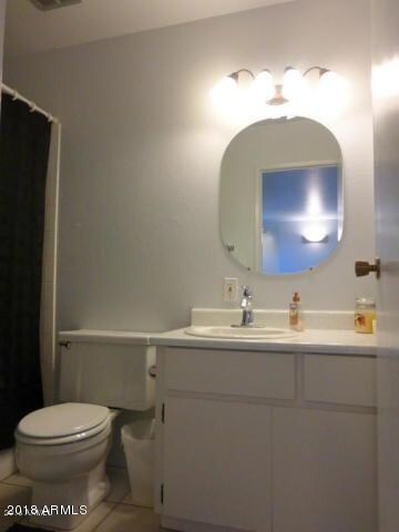 Camelback House - Bathroom