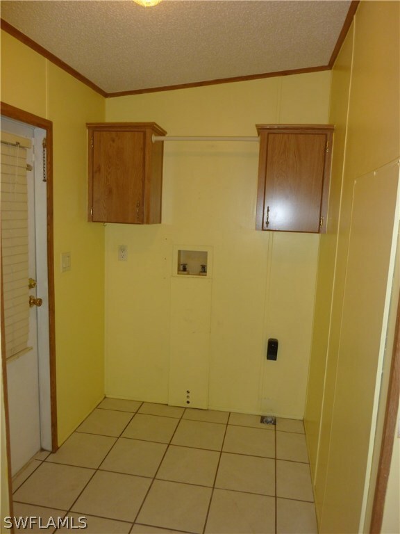 Home Entry area Laundry Room w/Washer & Dryer Hookup