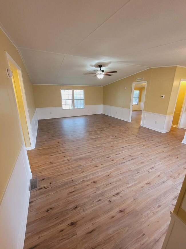 1150 Thomas Dr, Thomasville, GA 31757 - photo 2