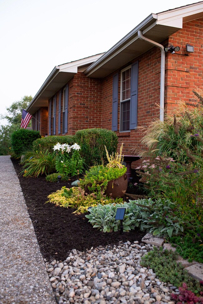 923 Meadow Ln, Harrodsburg, KY 40330 - photo 3