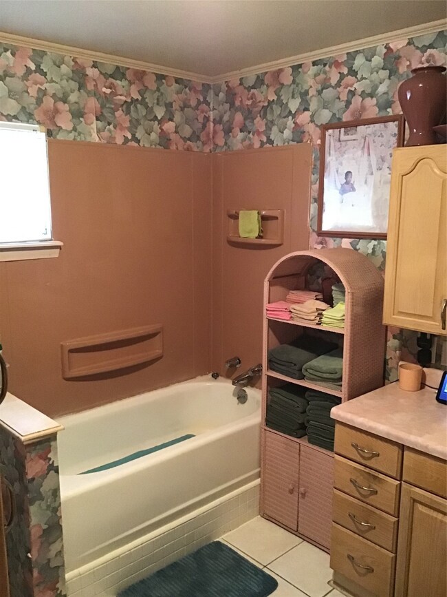 10418 Kelburn Dr, Houston, TX 77016 - photo 5