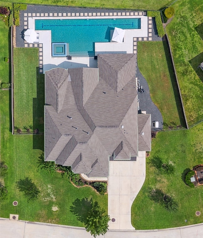 Situated on an expansive lot on nearly half an acre, this property offers privacy and a gorgeous waterfront view. Residents can enjoy quick access to Highway 99, I45, IAH airport and close proximity to schools.