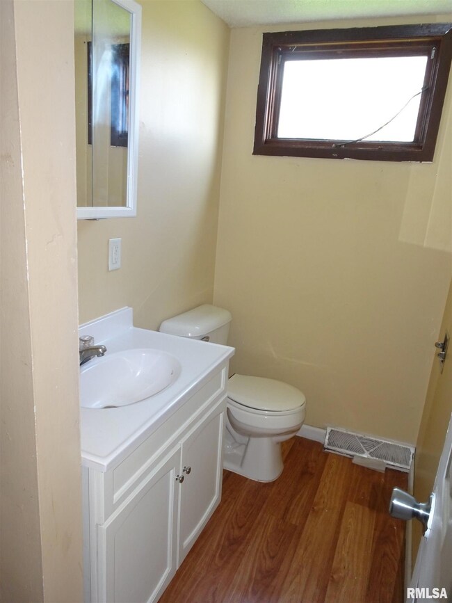 1704 W 53rd St, Davenport, IA 52806 - photo 6