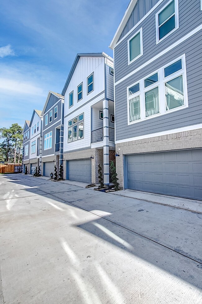 622 Janisch Rd unit D, Houston, TX 77018 - photo 3