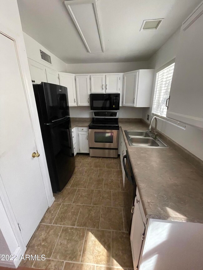 19835 N 8th Place, Phoenix, AZ 85024 - photo 6