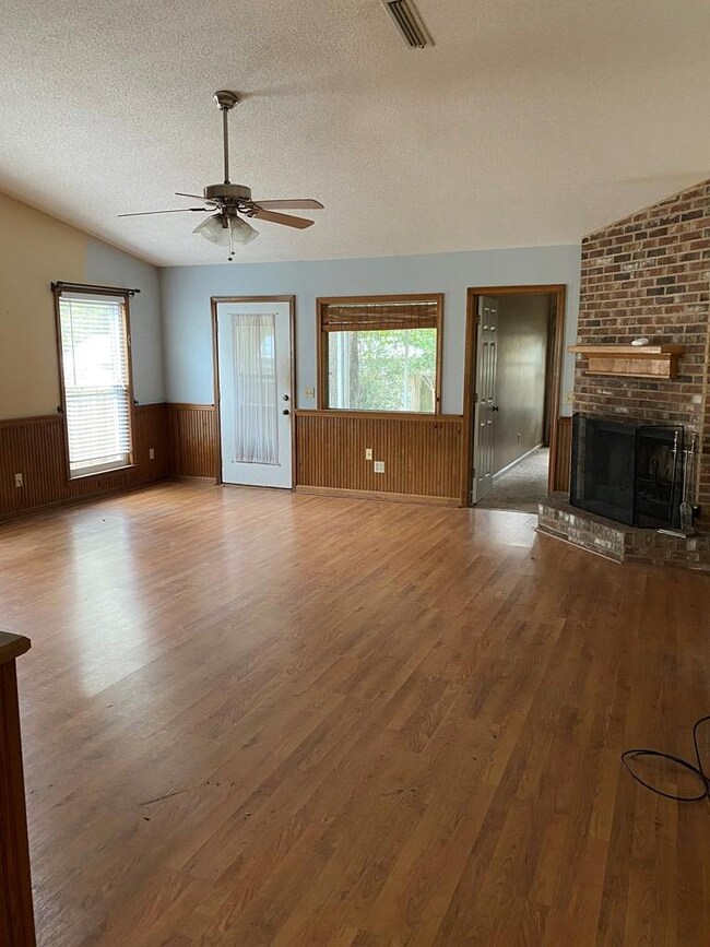 104 E Fontana Cir, Dothan, AL 36305 - photo 4