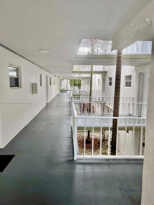 4255 N University Dr unit 208, Sunrise, FL 33351 - photo 3