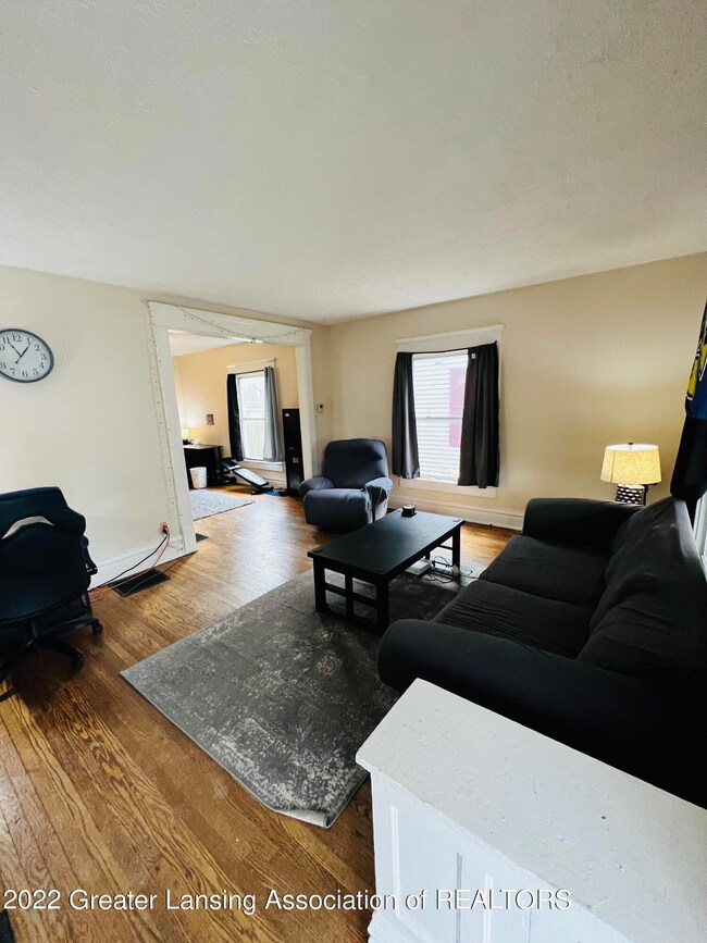 904 N Sycamore St, Lansing, MI 48906 - photo 3