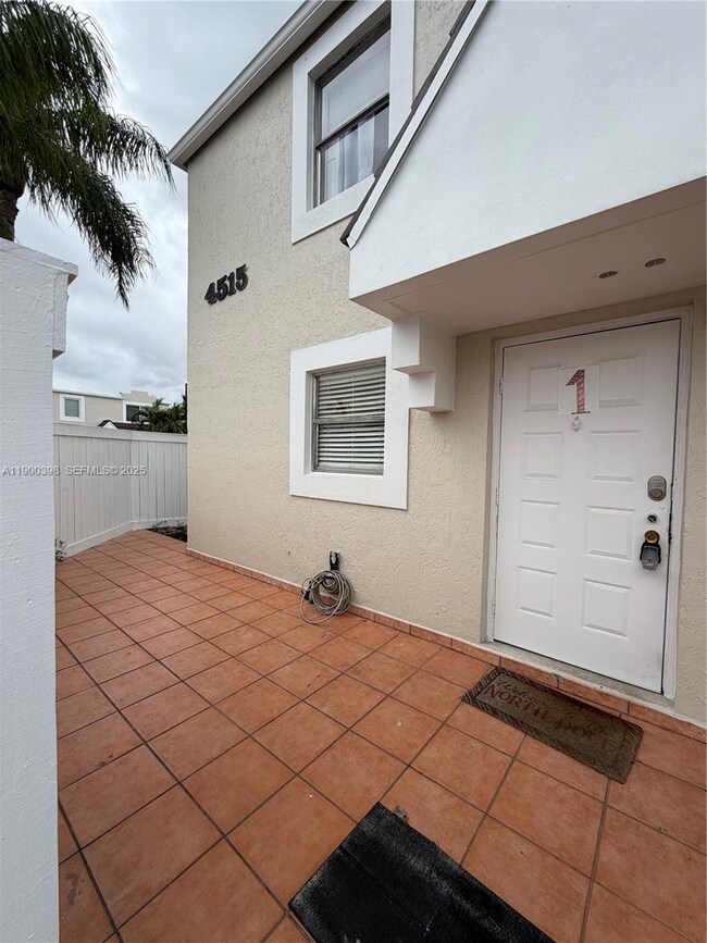 4515 SW 68th Ct Cir unit 1, Miami, FL 33155 - photo 3