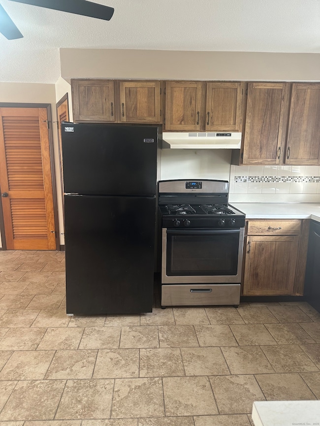 94 Thompson St unit 3rd floor, New Haven, CT 06511 - photo 2