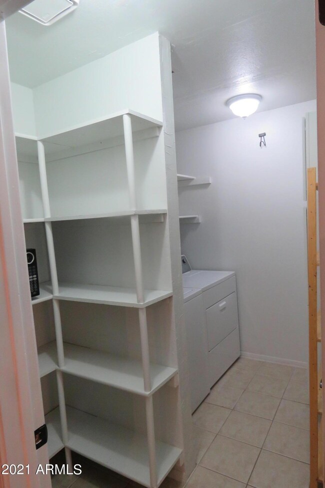 Pantry/Laundry Rm