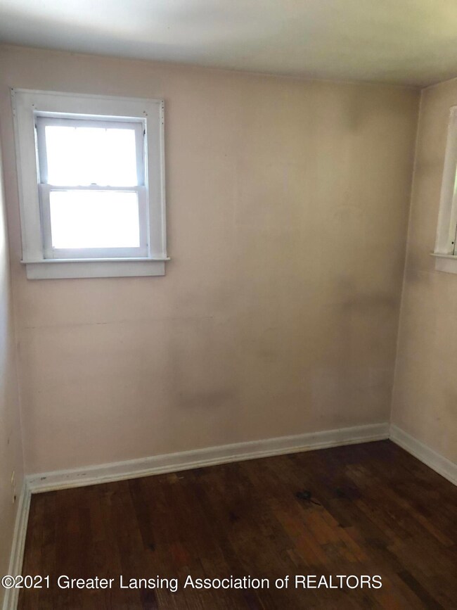 1231 Parkview St, Lansing, MI 48912 - photo 4