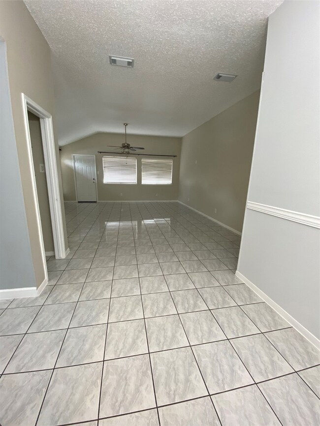 8650 Pine Falls Dr, Houston, TX 77095 - photo 3