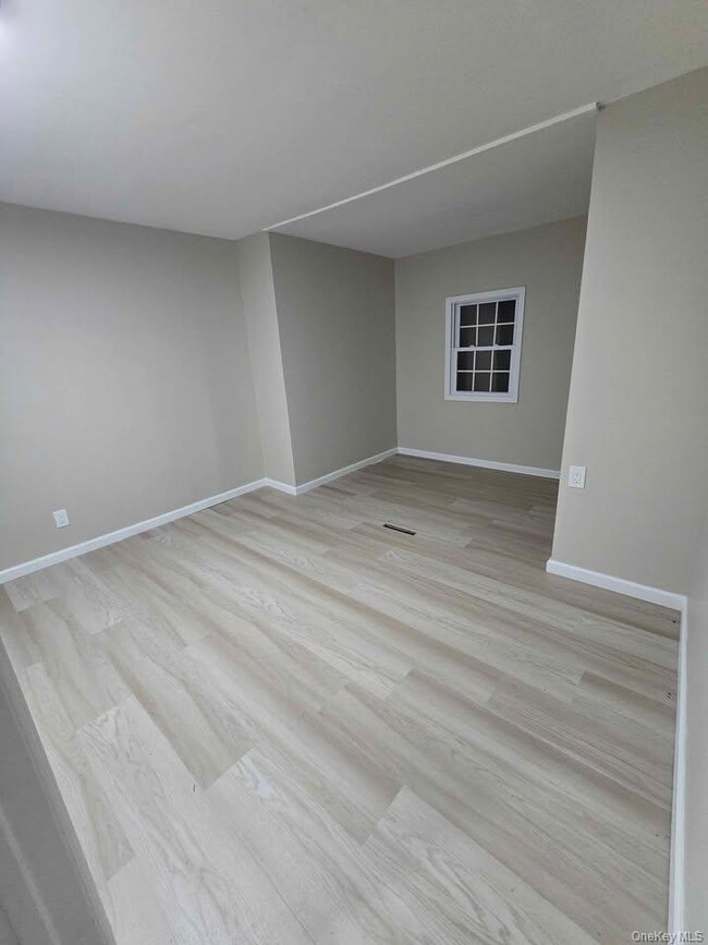 991 N Quaker Ln unit 995, Staatsburg, NY 12580 - photo 4