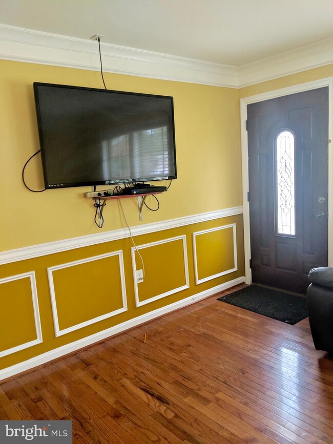 183 Cabbel Dr, Manassas Park, VA 20111 - photo 3