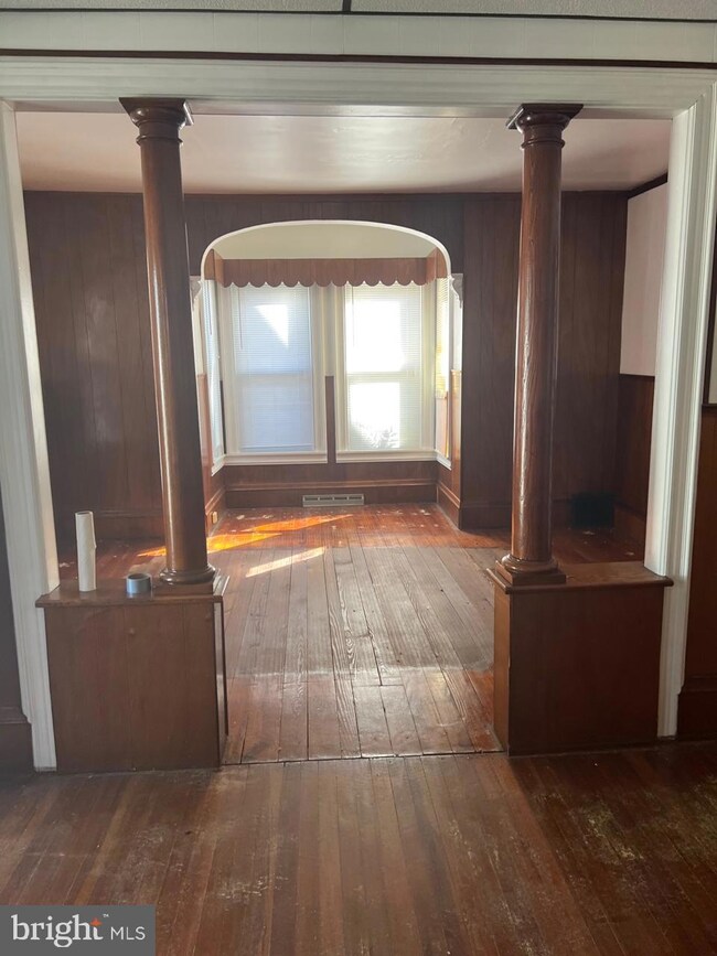 572 N Delaware St, Paulsboro, NJ 08066 - photo 3