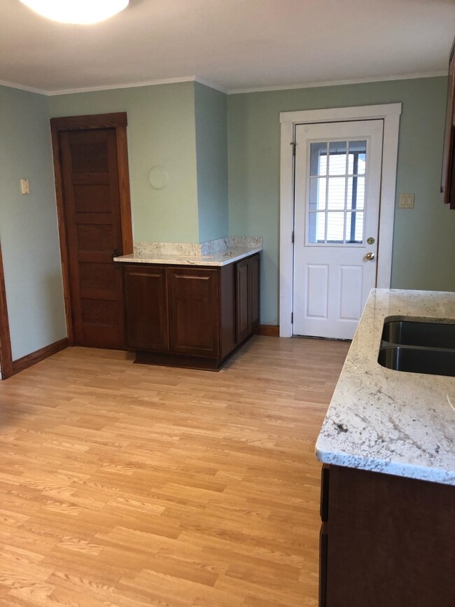 161 Nashua St unit B, Milford, NH 03055 - photo 3