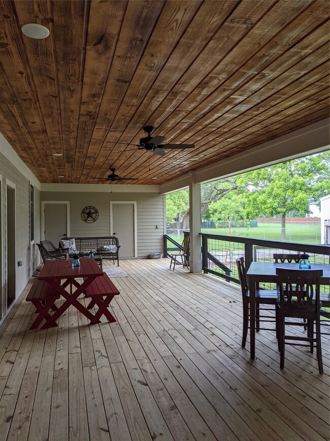 208 N Shirley St, Alvin, TX 77511 - photo 7