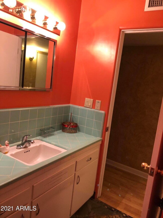 328 E Solana Dr, Tempe, AZ 85281 - photo 6