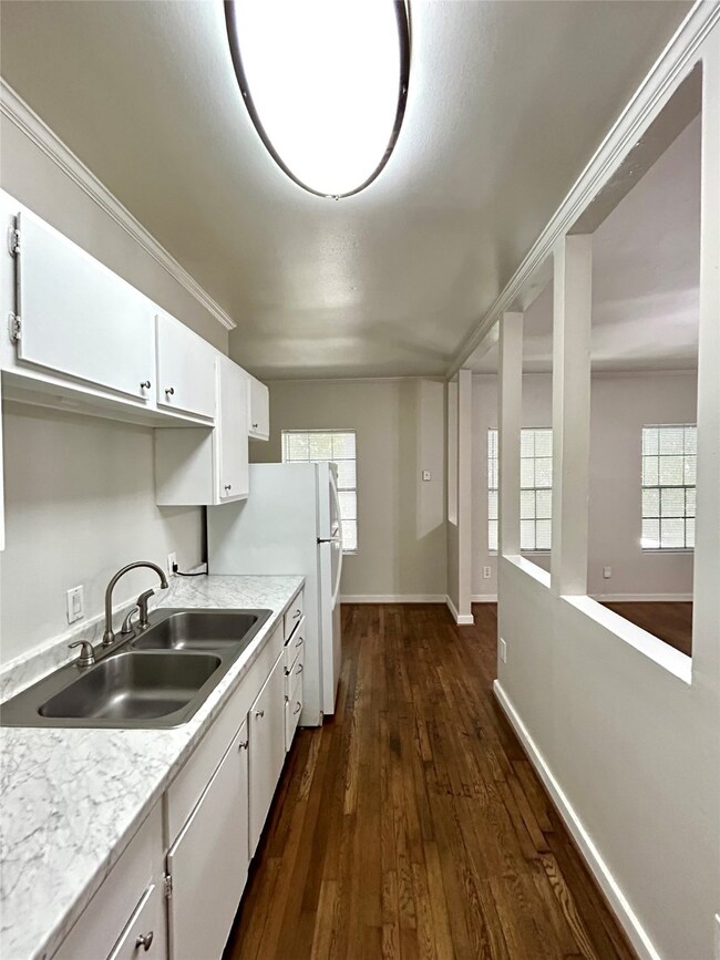 4021 Mandell St unit E, Houston, TX 77006 - photo 7