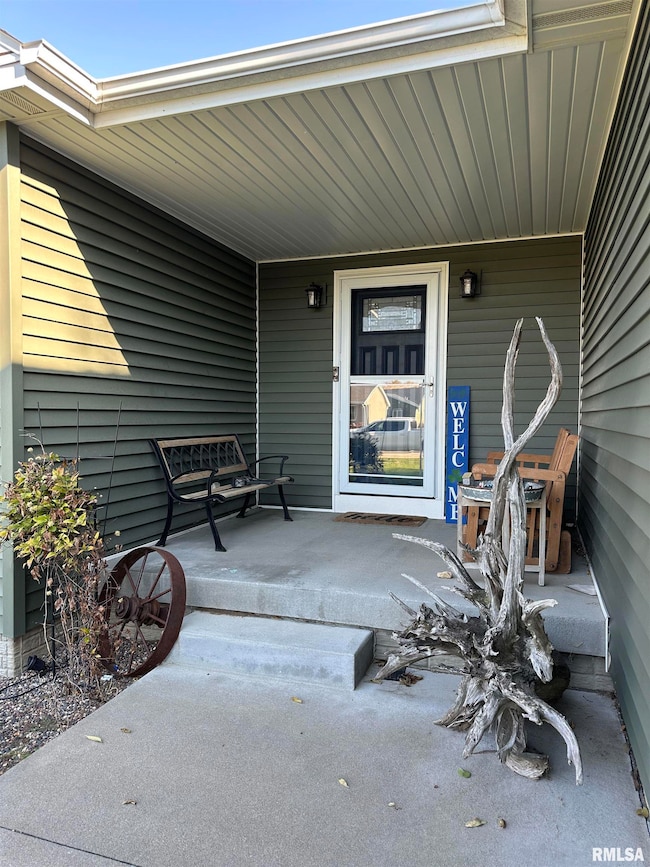 1460 Lawrence Ave, Camanche, IA 52730 - photo 3