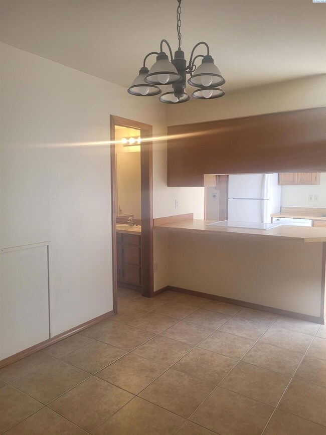 910 S Johnson St, Kennewick, WA 99336 - photo 7