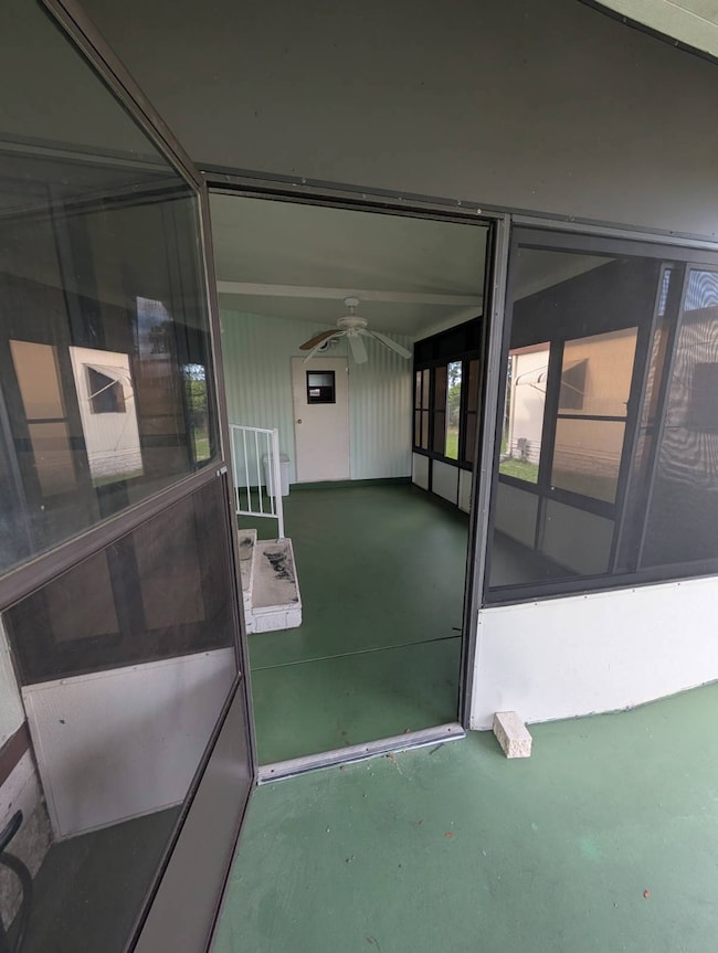 10428 Shawnee Rd unit 76, Weeki Wachee, FL 34614 - photo 5