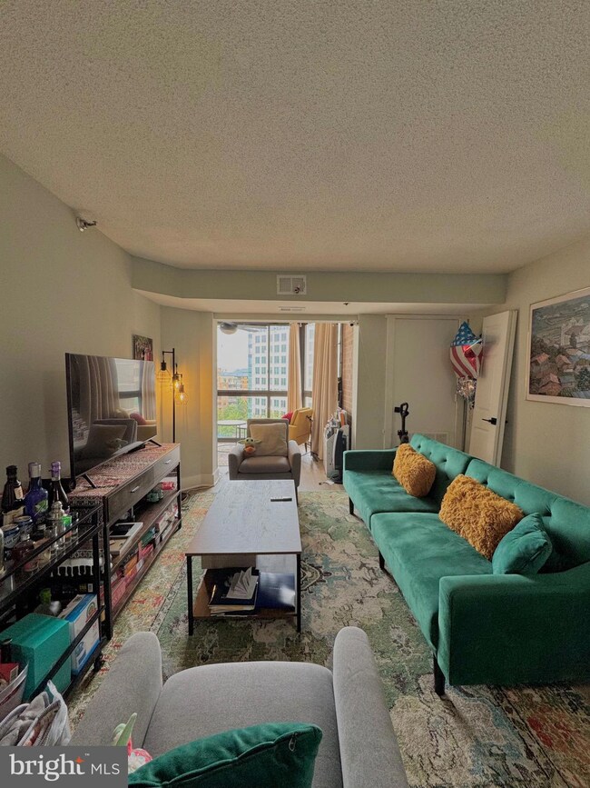 The Alta Vista unit 1008, Arlington, VA 22203 - photo 6