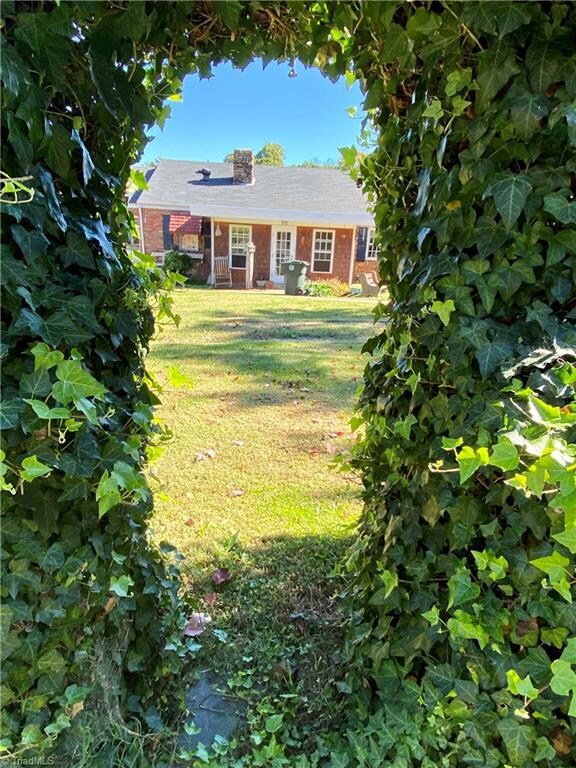 940 Robbins St, Asheboro, NC 27203 - photo 6