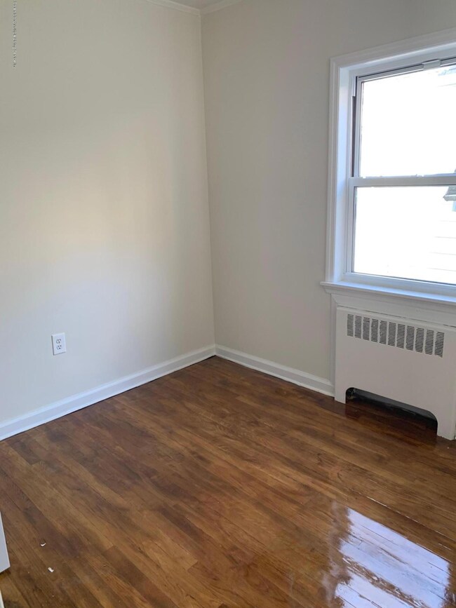 290 Locust Ave, Staten Island, NY 10306 - photo 6
