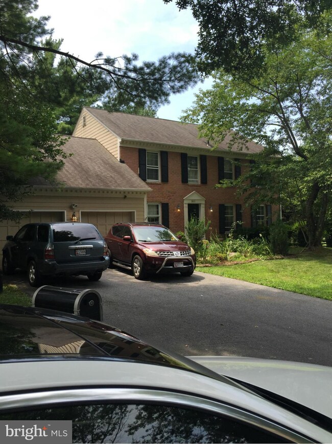 20317 Pleasant Ridge Dr, Montgomery Village, MD 20886 - photo 3