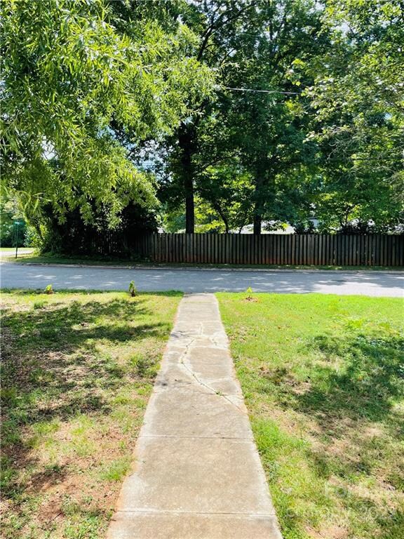 635 Woods Dr, Statesville, NC 28677 - photo 4