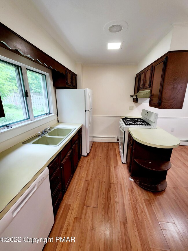 622 Scott St, Stroudsburg, PA 18360 - photo 5