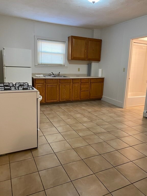 896 Western Ave unit 1, Lynn, MA 01905 - photo 4