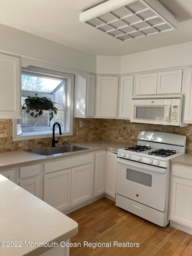 6429EE37-82CD-4010-B83E-93D57B29FD33