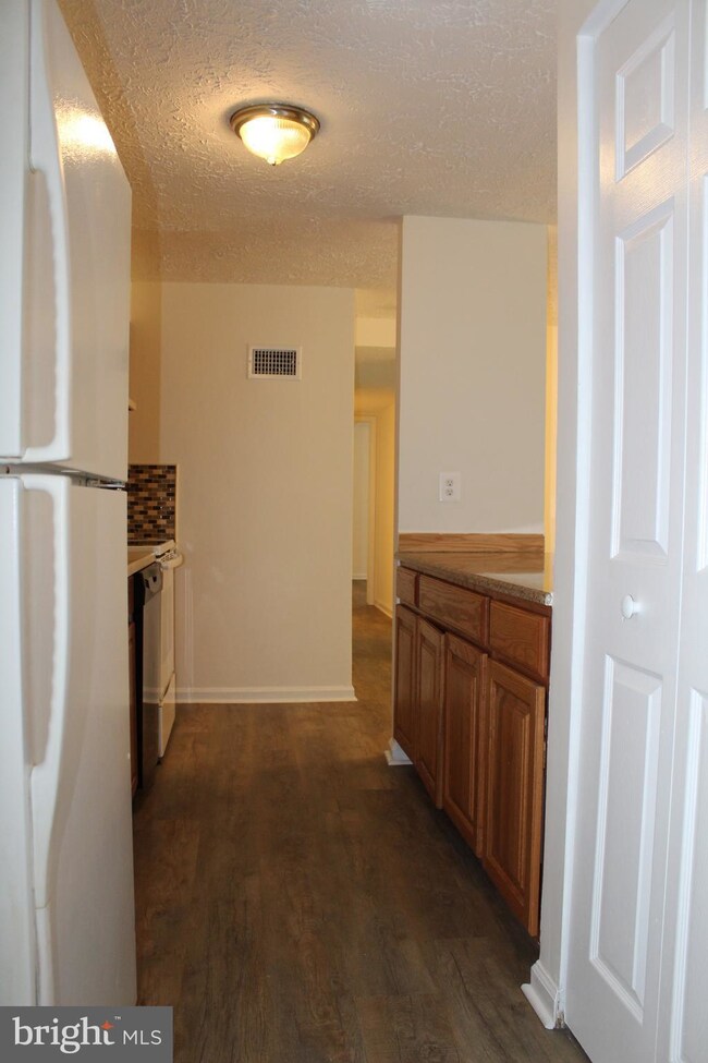 19633 Gunners Branch Rd unit B, Germantown, MD 20876 - photo 7