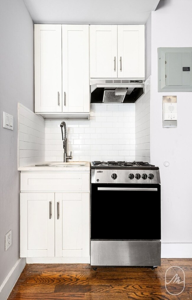 310 W 22nd St unit 2-B, New York, NY 10011 - photo 6