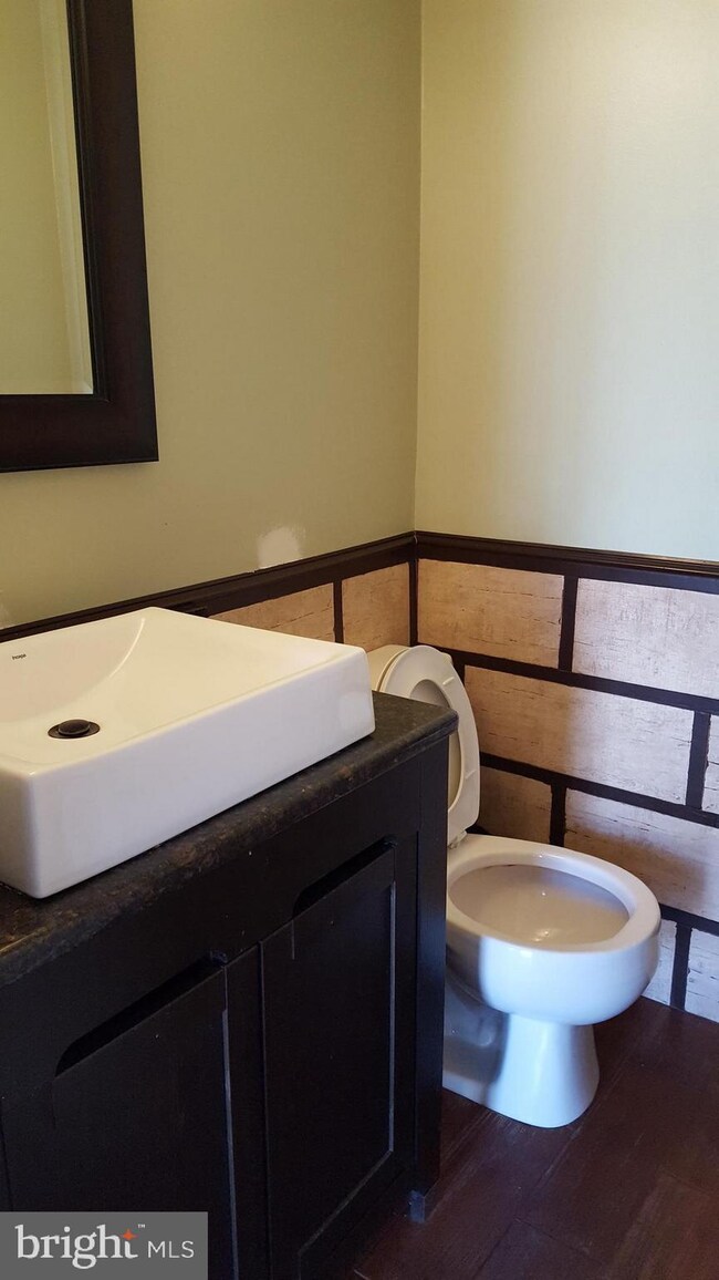 410 Shady Glen Dr, Capitol Heights, MD 20743 - photo 5