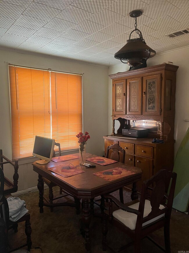 1023 S Walnut St, Hope, AR 71801 - photo 5