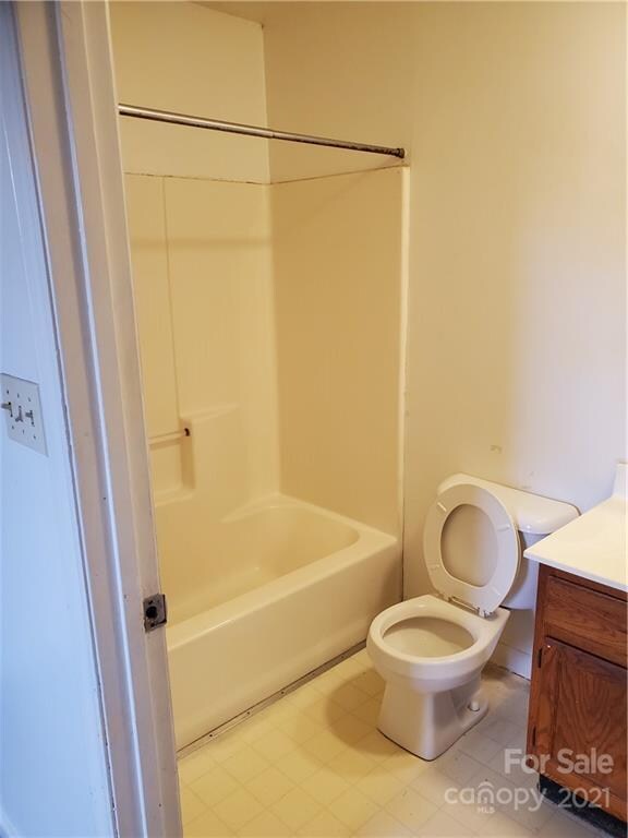 309 Walnut St, Clover, SC 29710 - photo 7